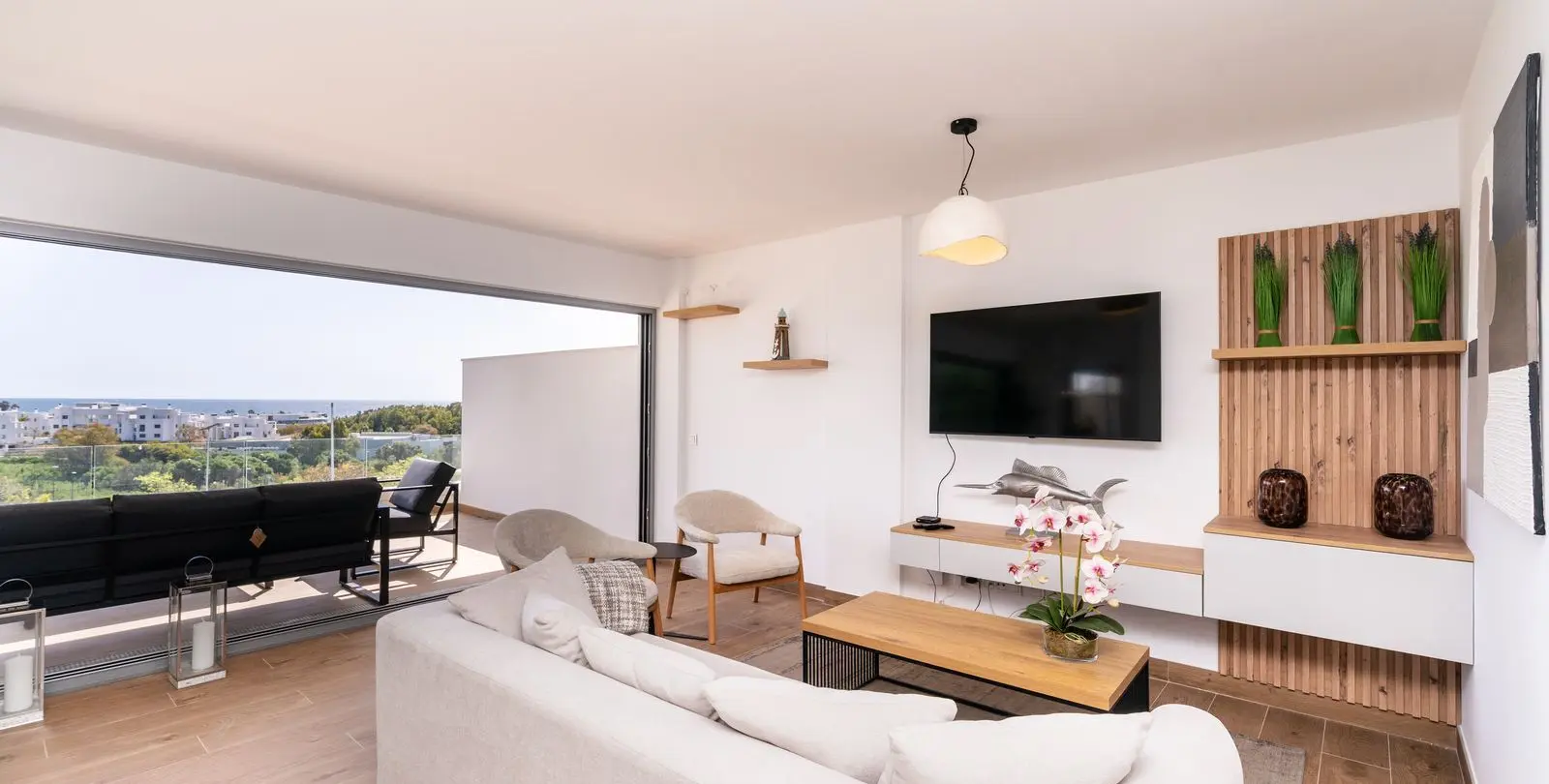 Sale of middle floor apartment in Estepona 4