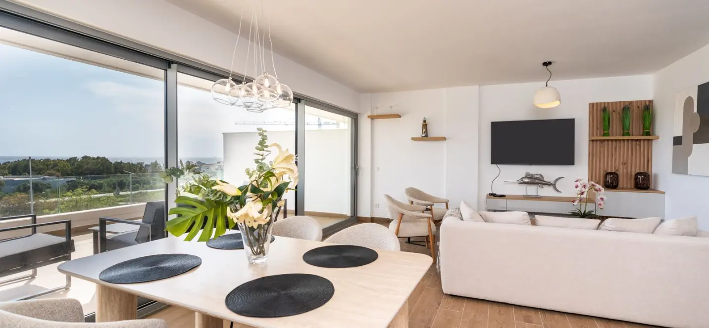 Venta de apartamento en planta media en Estepona 4
