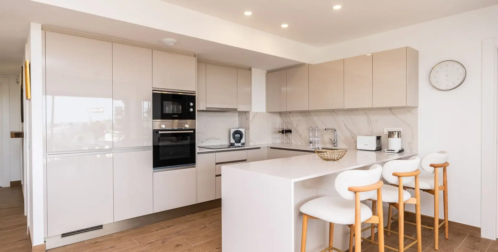 Sale of middle floor apartment in Estepona 8