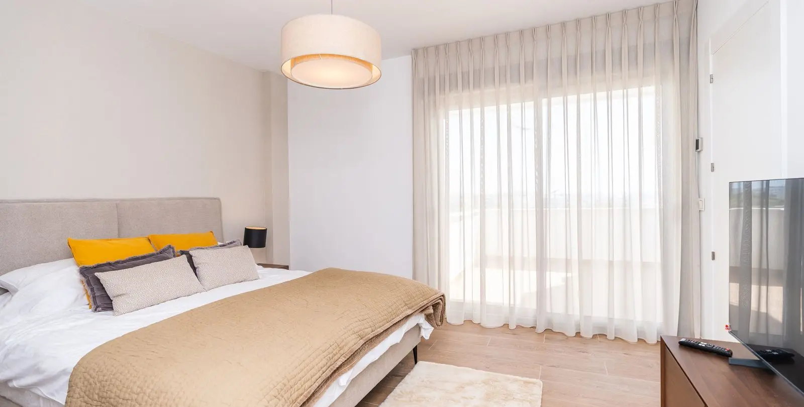 Sale of middle floor apartment in Estepona 10