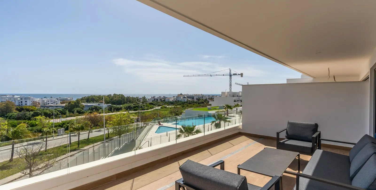 Sale of middle floor apartment in Estepona 20