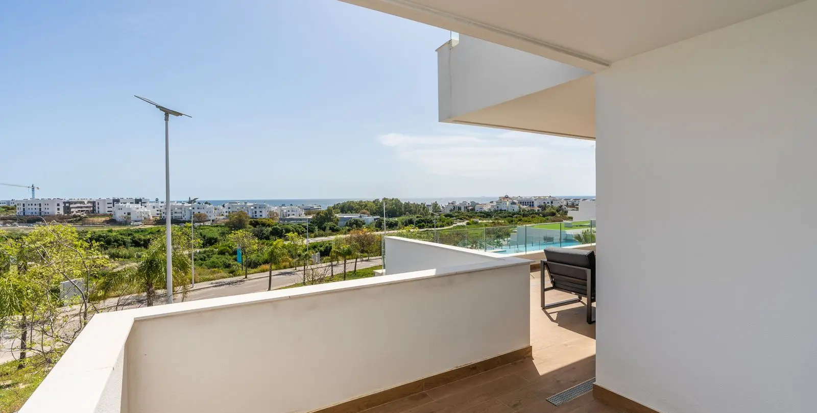 Sale of middle floor apartment in Estepona 21