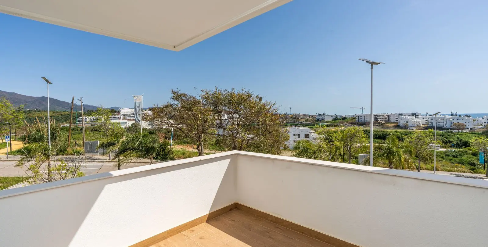Sale of middle floor apartment in Estepona 22