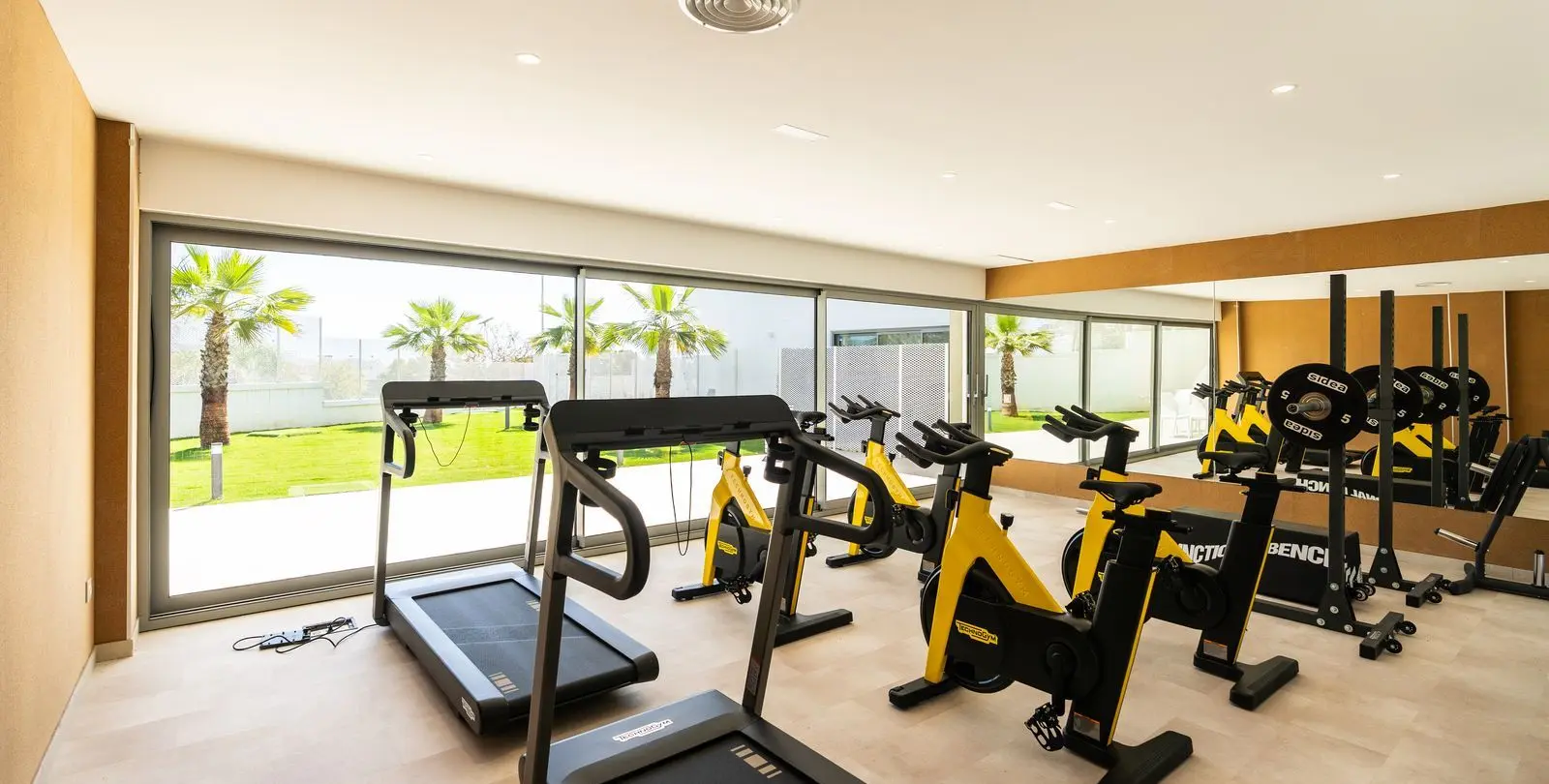 Sale of middle floor apartment in Estepona 26