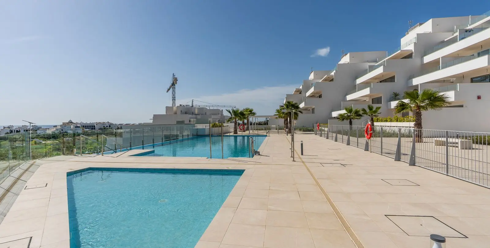 Sale of middle floor apartment in Estepona 31