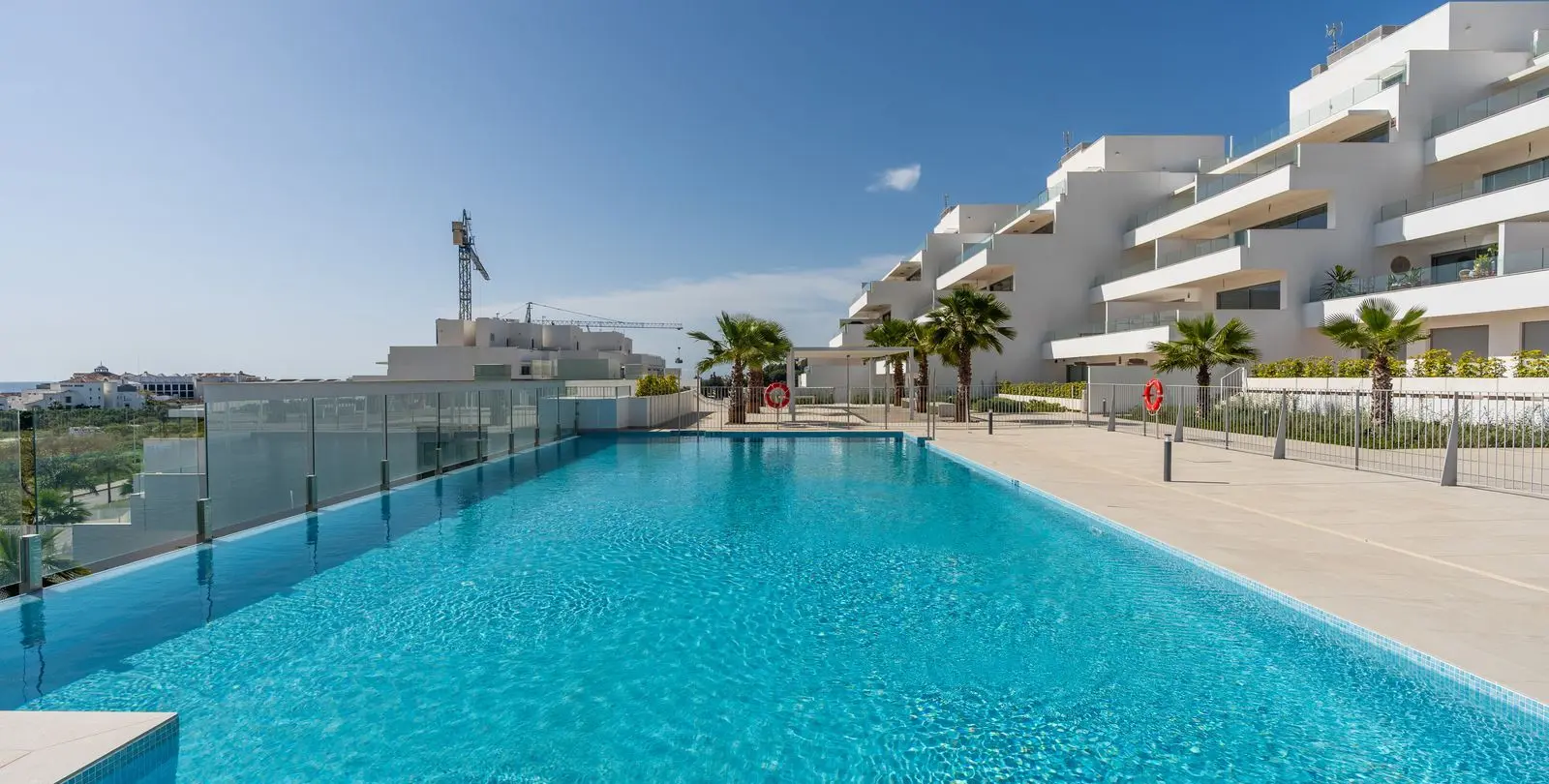 Sale of middle floor apartment in Estepona 33