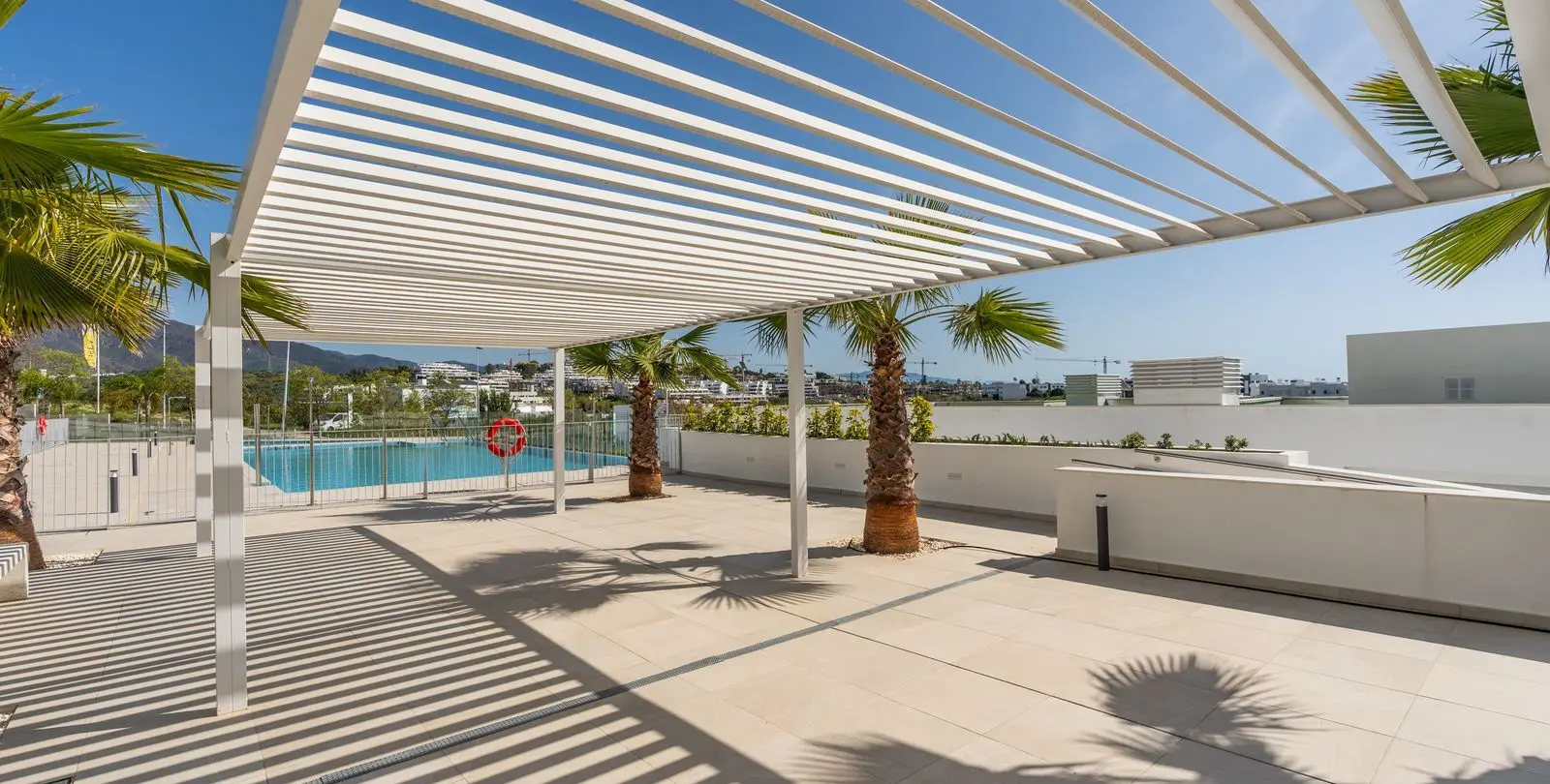 Sale of middle floor apartment in Estepona 35