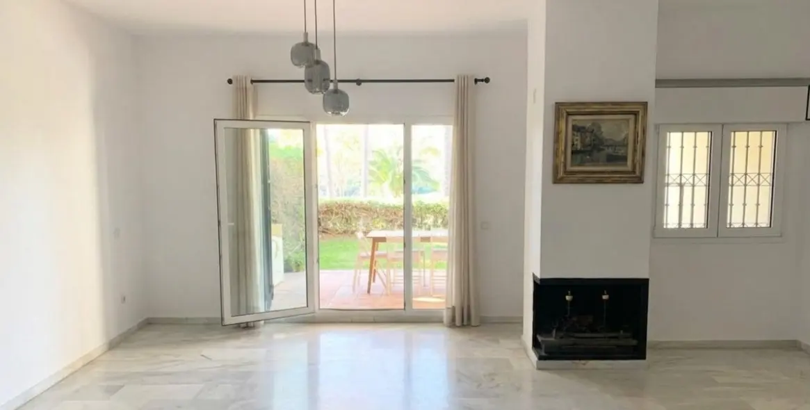 Sale of townhouse in Guadalmina Baja 2