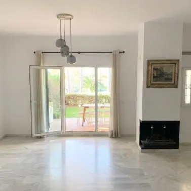 Продажа таунхауса в Guadalmina Baja