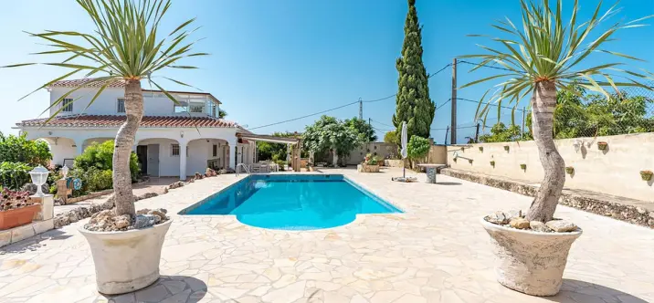 Продажа  отдельно стоящей виллы в Nerja 0