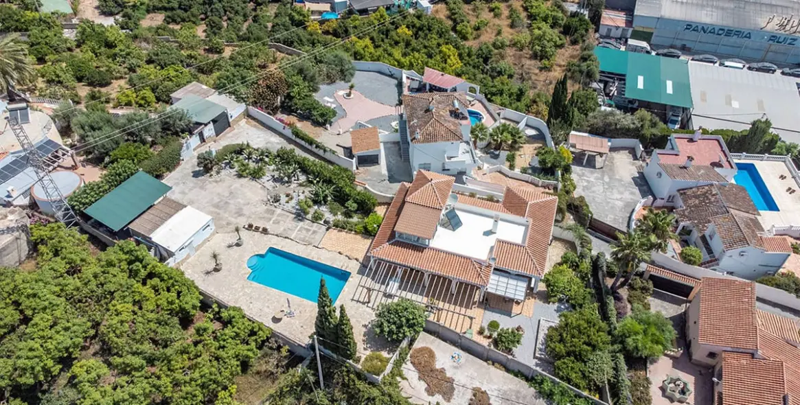 Продажа  отдельно стоящей виллы в Nerja 2
