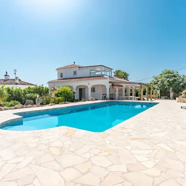 Продажа  отдельно стоящей виллы в Nerja
