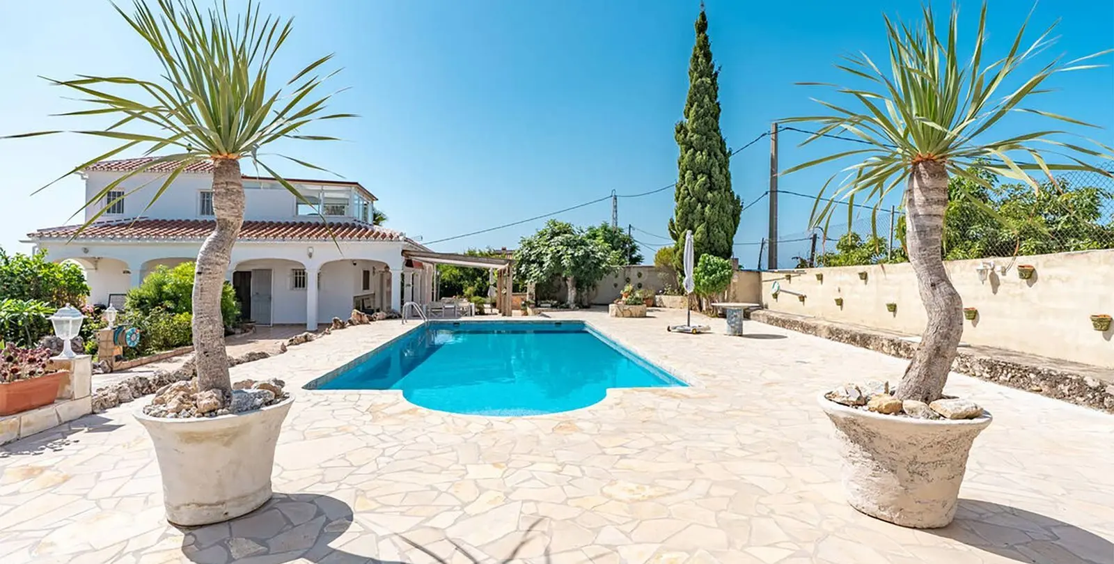 Продажа  отдельно стоящей виллы в Nerja 1