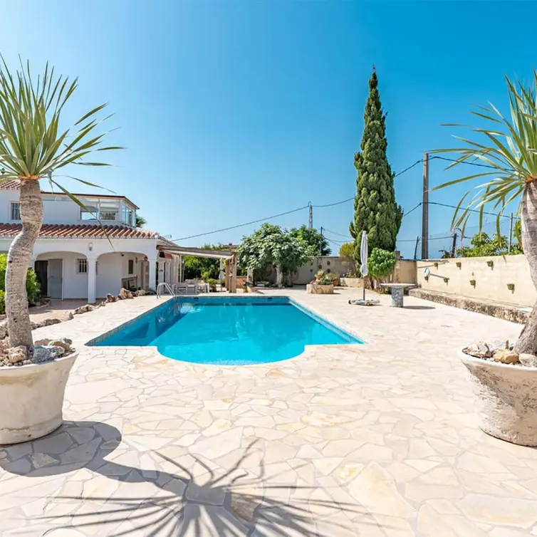 Sale of detached villa in Nerja