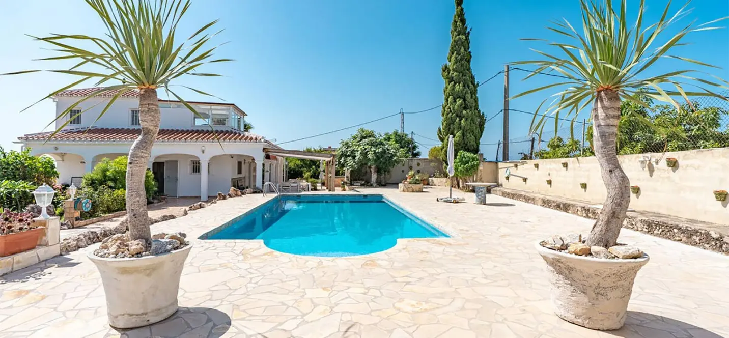 Sale of detached villa in Nerja 0