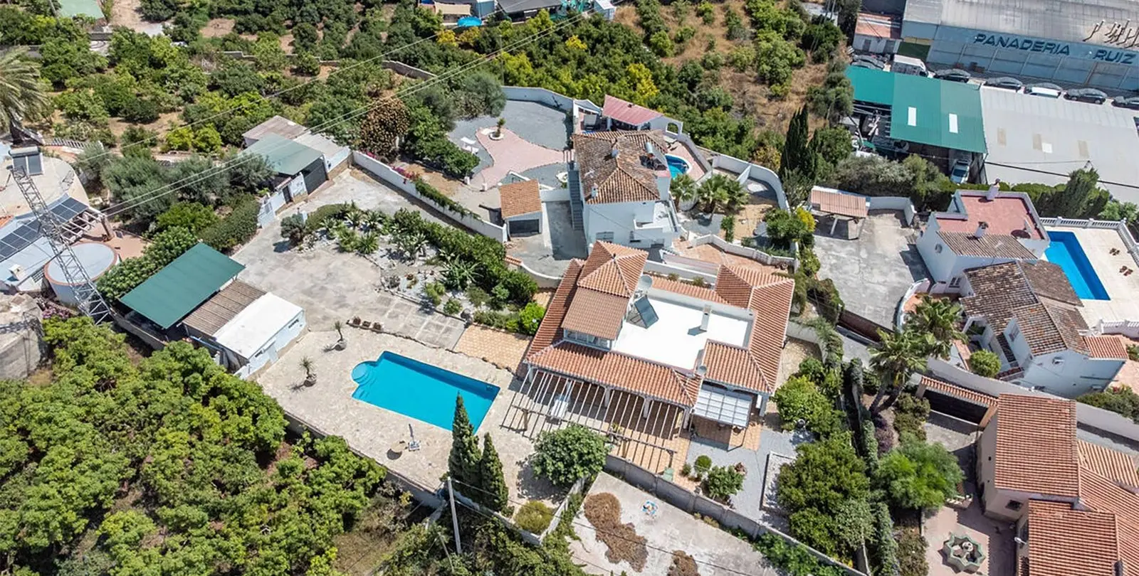 Продажа  отдельно стоящей виллы в Nerja 2