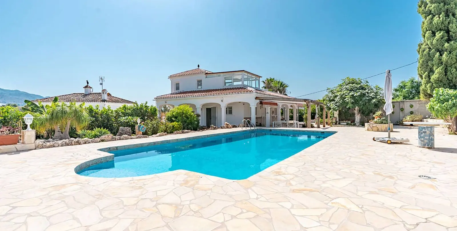 Продажа  отдельно стоящей виллы в Nerja 3