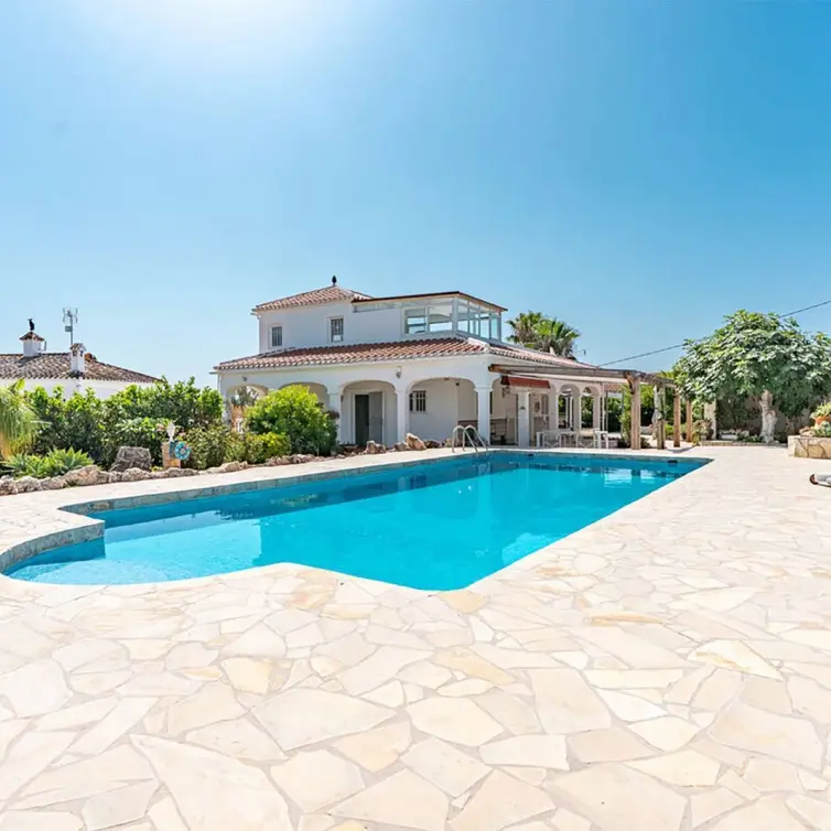 Sale of detached villa in Nerja