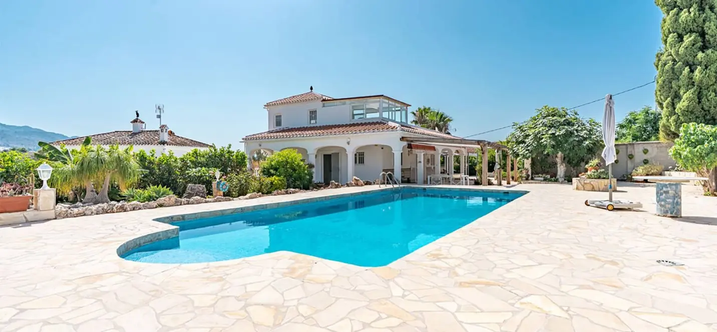 Sale of detached villa in Nerja 2