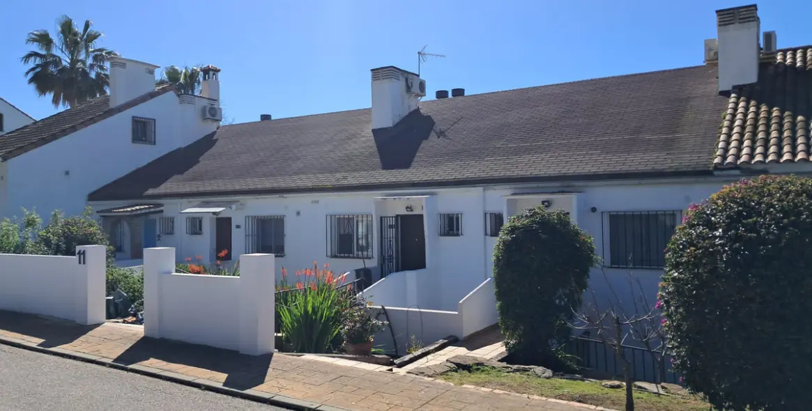 Sale of townhouse in Estepona 1