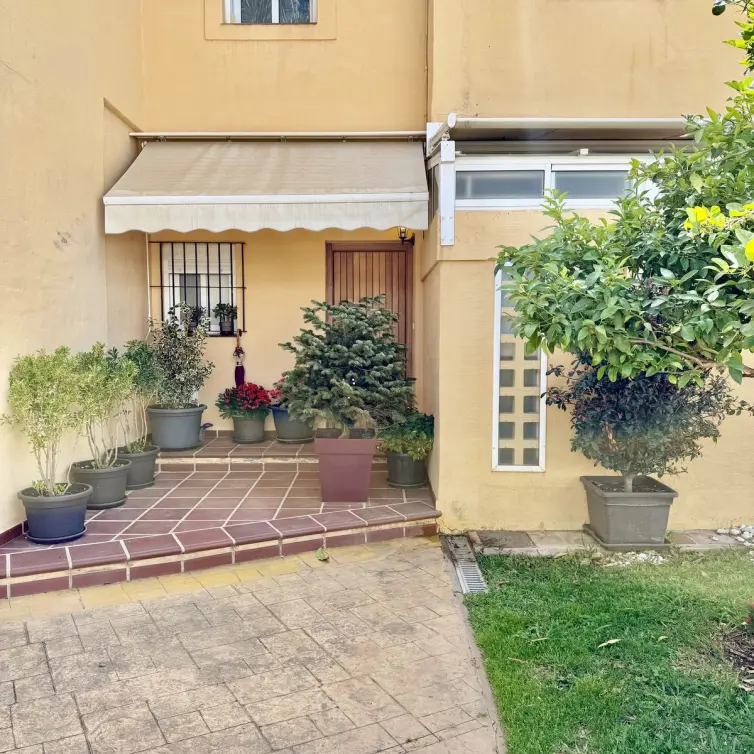 Sale of detached villa in Selwo