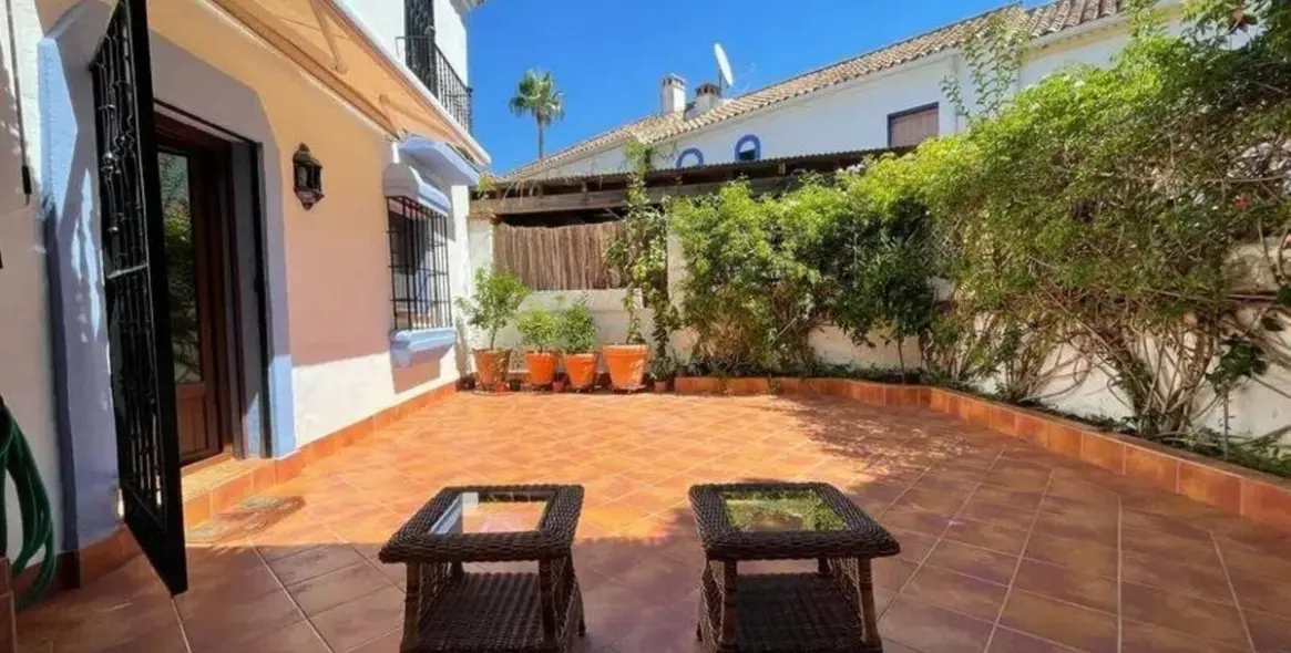 Venta de adosado en Guadalmina Baja 5