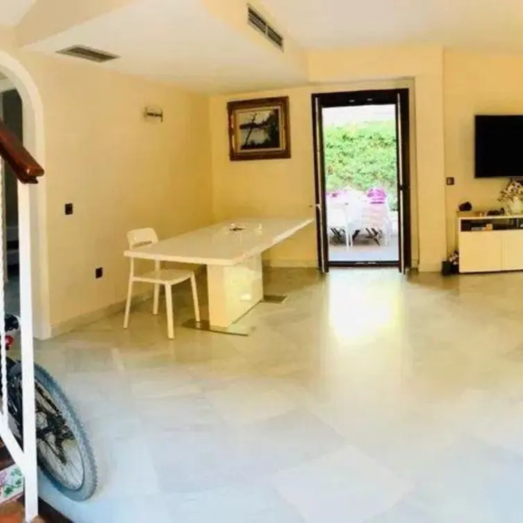 Sale of townhouse in Guadalmina Baja
