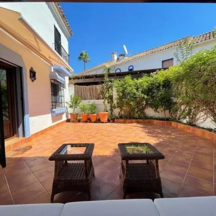 Sale of townhouse in Guadalmina Baja