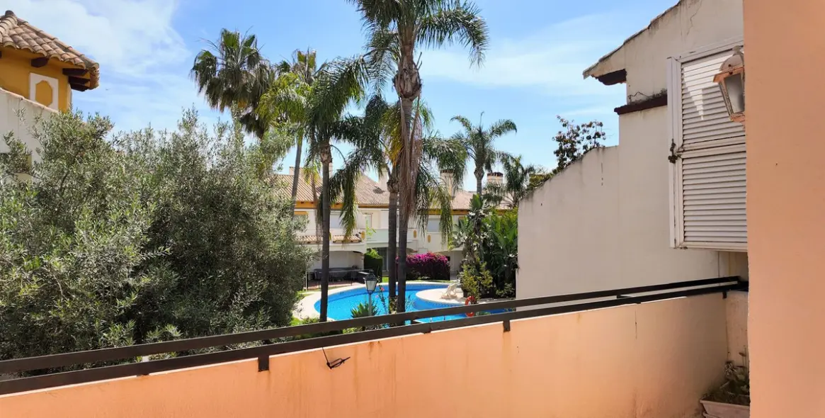 Sale of townhouse in San Pedro de Alcántara 18