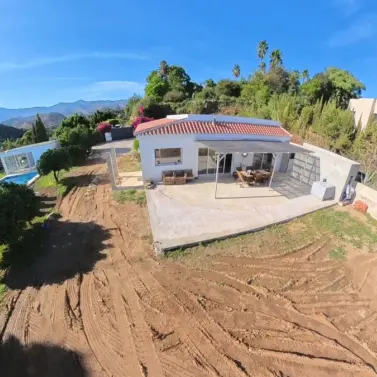 Sale of detached villa in Estepona