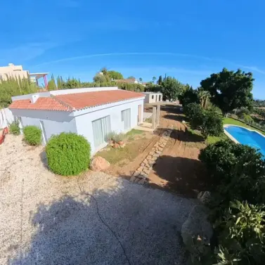 Sale of detached villa in Estepona