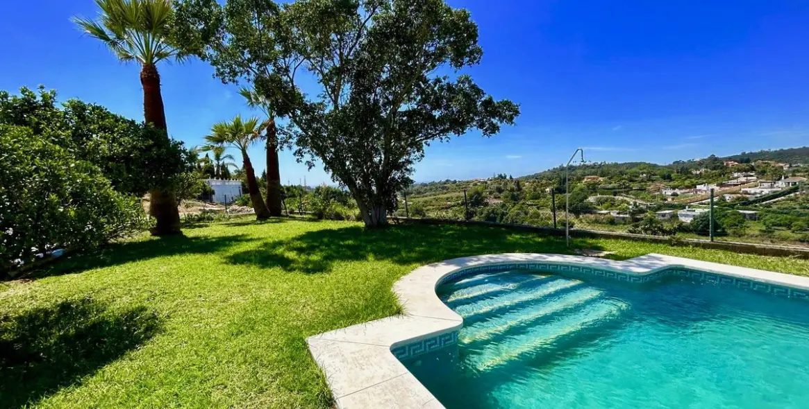 Sale of detached villa in Estepona 5