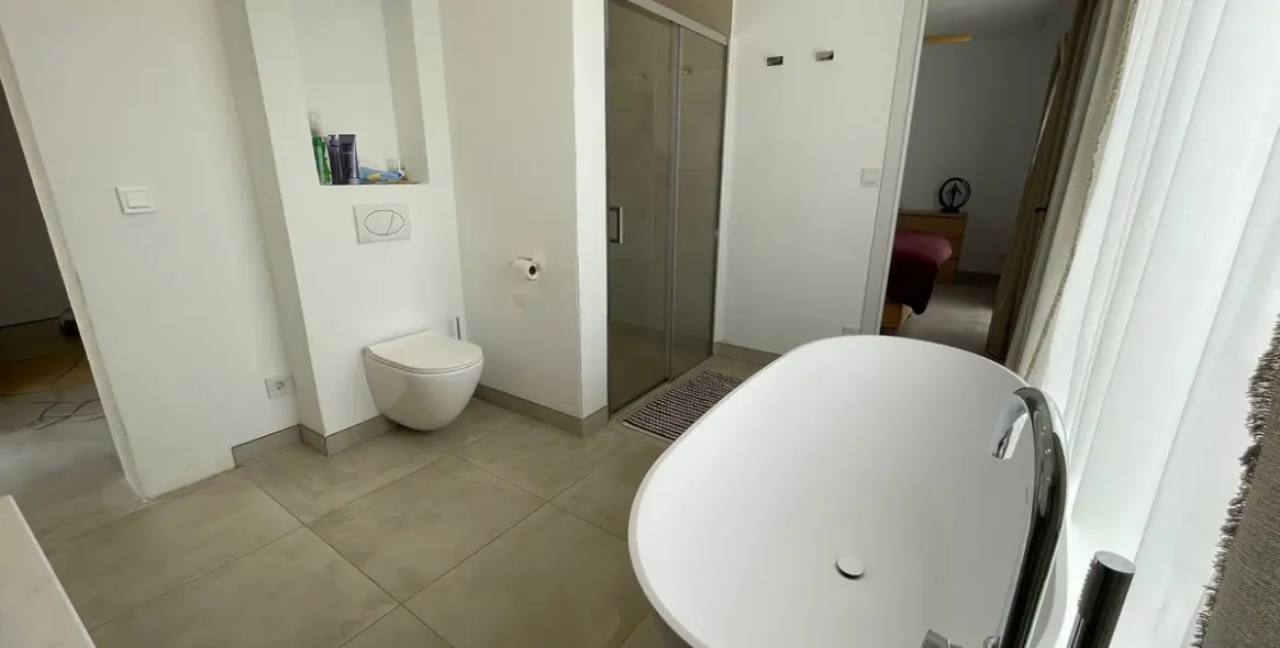 Sale of detached villa in Estepona 13