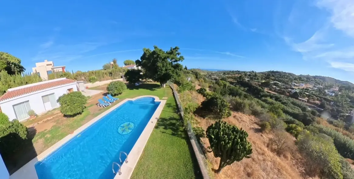 Sale of detached villa in Estepona 76