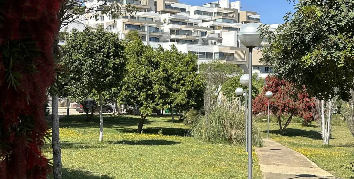 Sale of ground floor apartment in Estepona 46