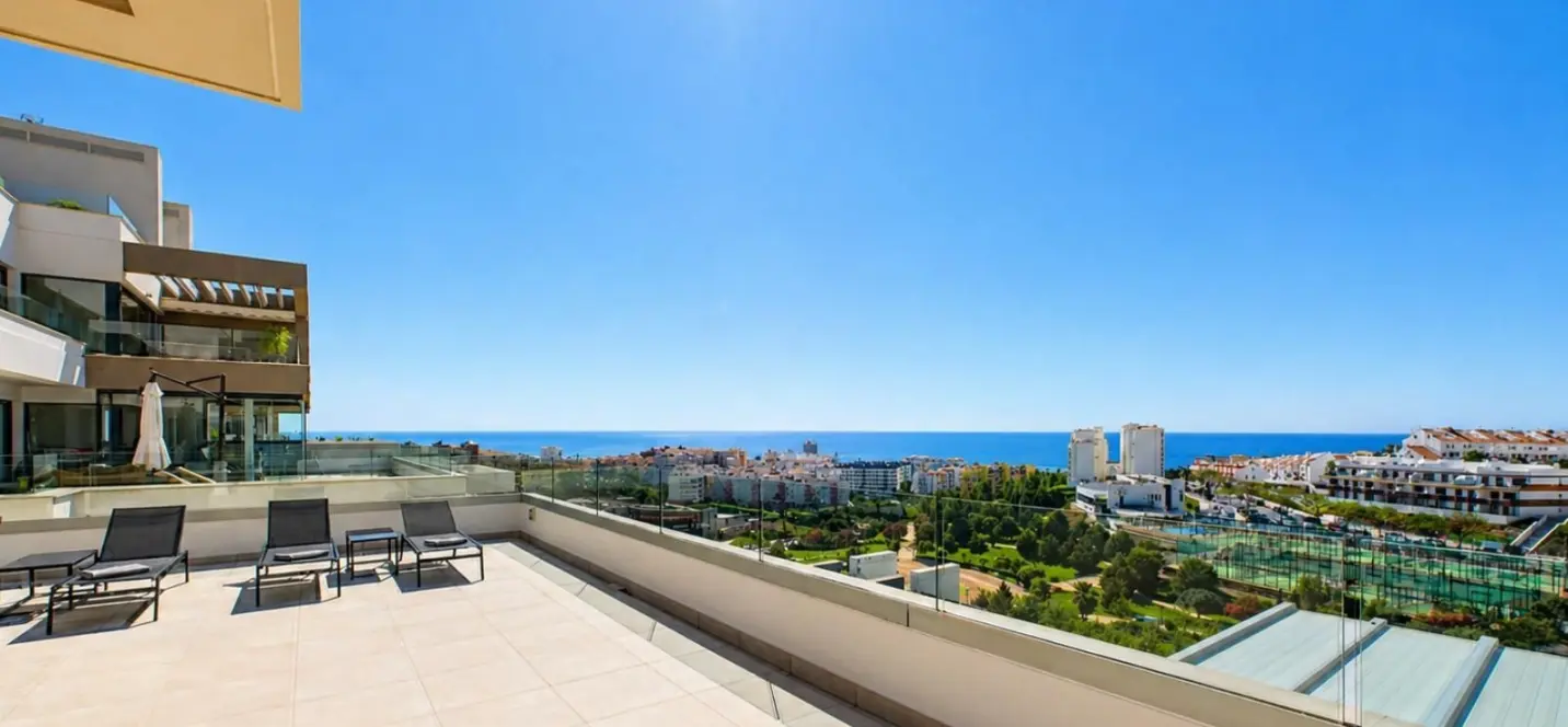 Sale of ground floor apartment in Estepona 0