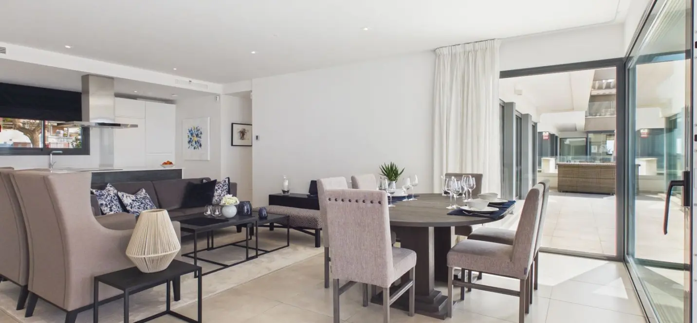 Sale of ground floor apartment in Estepona 2