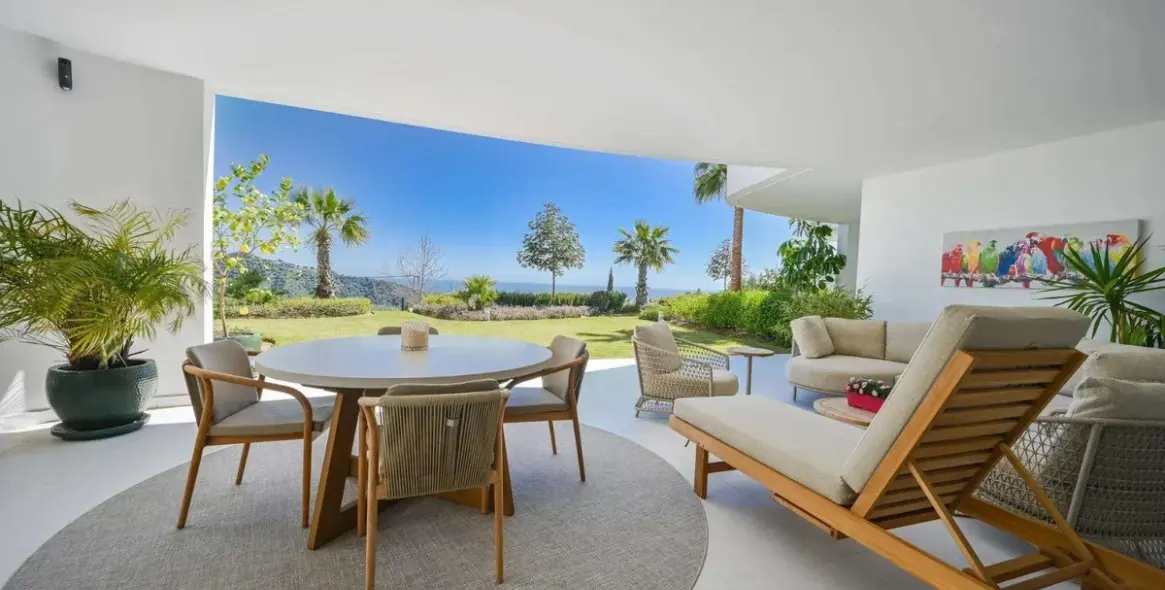 Продажа апартаментов на первом этаже в Marbella 2