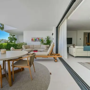 Продажа апартаментов на первом этаже в Marbella