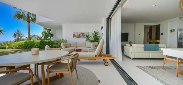 Продажа апартаментов на первом этаже в Marbella 2