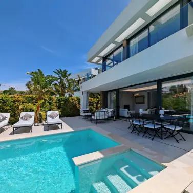 Продажа  отдельно стоящей виллы в Estepona