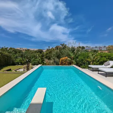 Продажа  отдельно стоящей виллы в Estepona