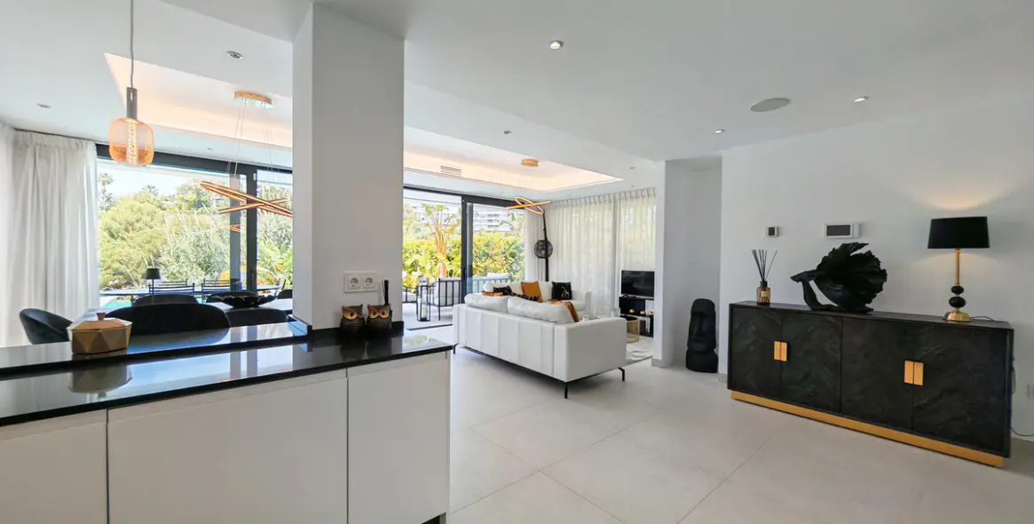 Продажа  отдельно стоящей виллы в Estepona 3