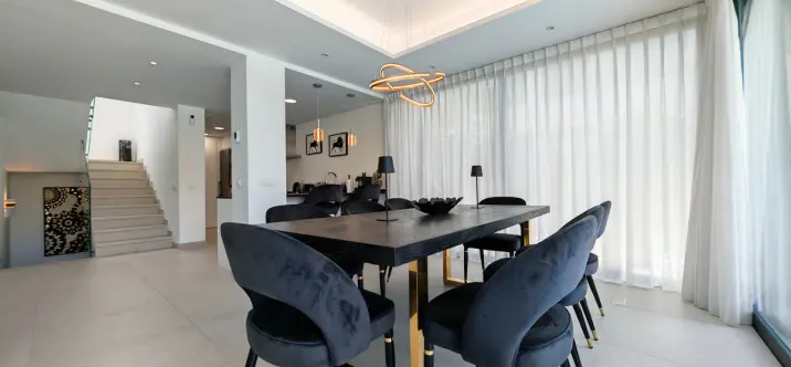 Продажа  отдельно стоящей виллы в Estepona 3