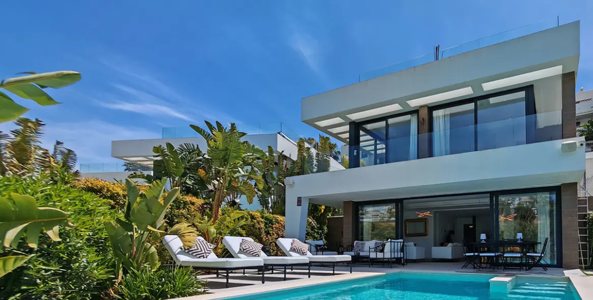 Продажа  отдельно стоящей виллы в Estepona 8