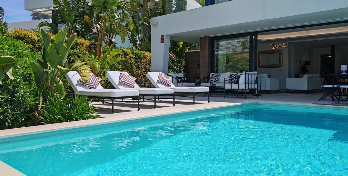 Продажа  отдельно стоящей виллы в Estepona 10