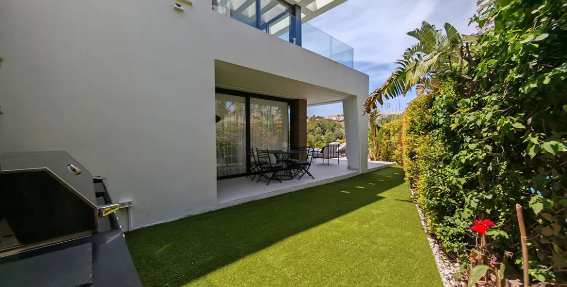 Продажа  отдельно стоящей виллы в Estepona 11