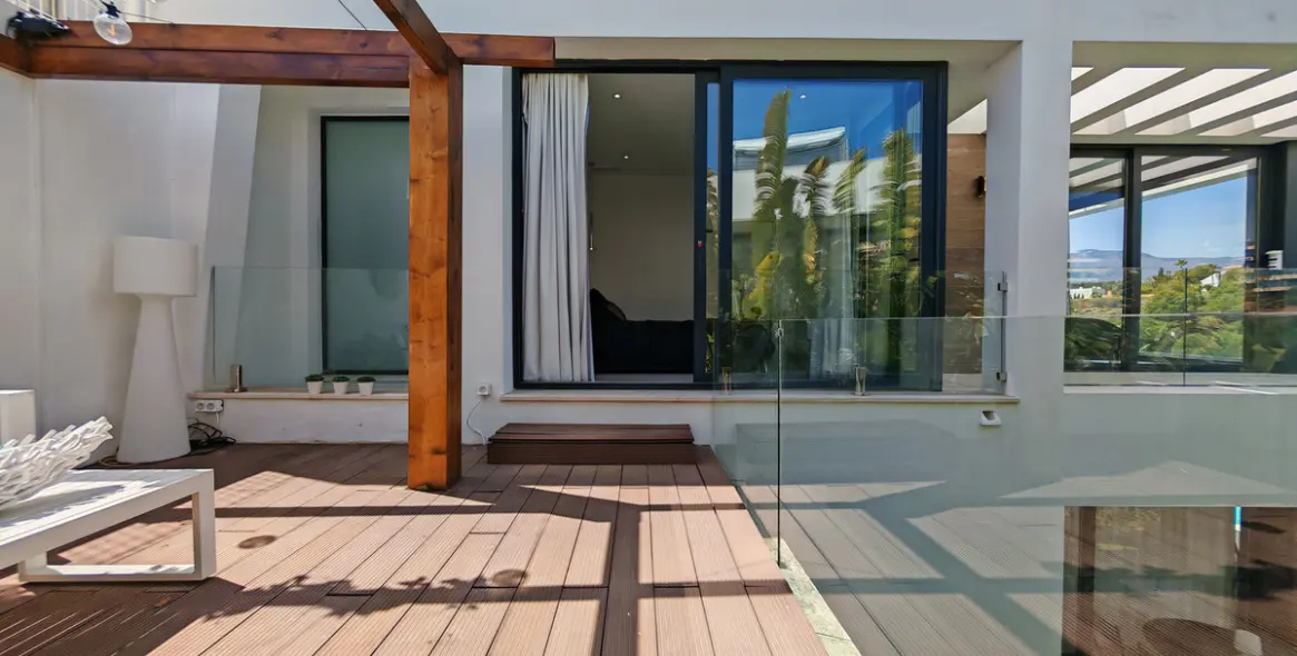 Продажа  отдельно стоящей виллы в Estepona 32