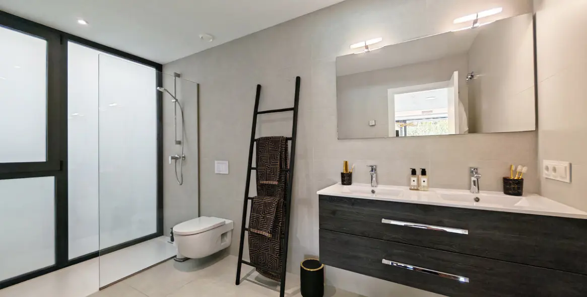 Продажа  отдельно стоящей виллы в Estepona 42