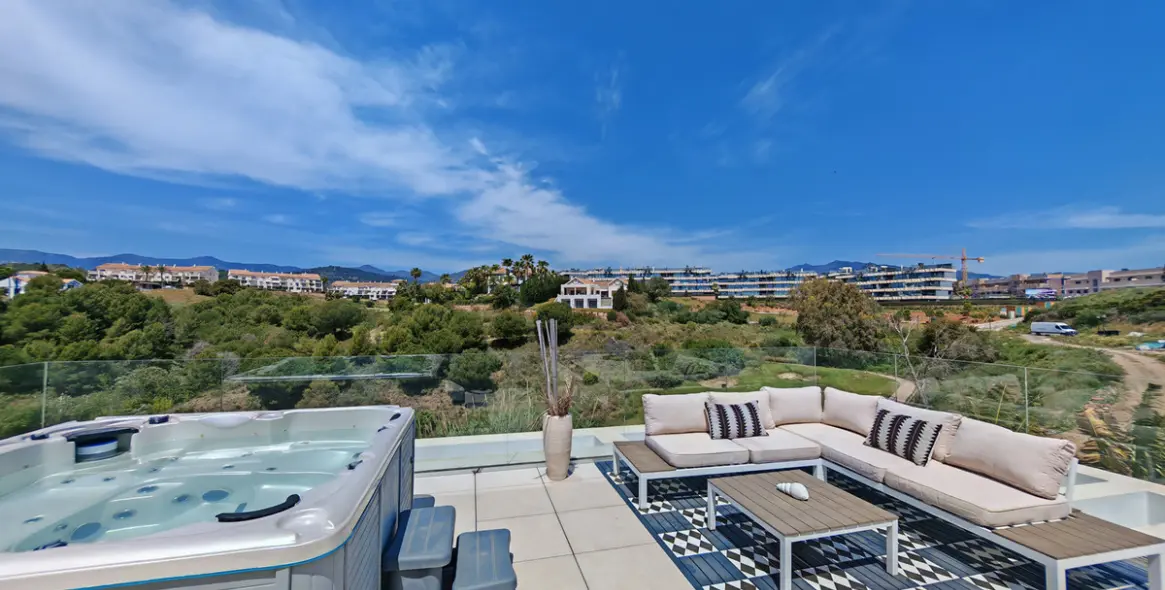 Продажа  отдельно стоящей виллы в Estepona 53